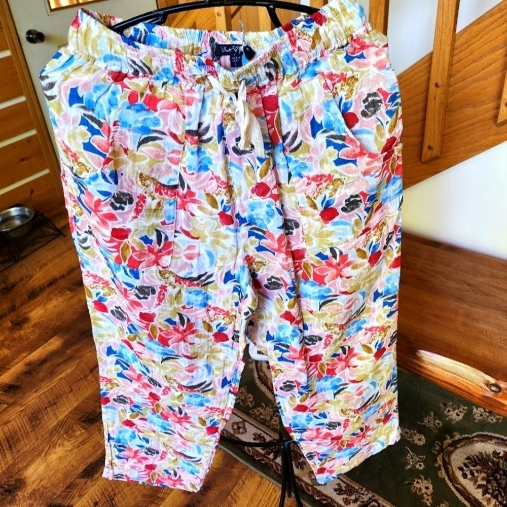 Velvet Heart Colorful Cinched High Waisted Sz. L Capris‎